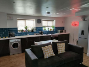 The Old Bar in Wiltshire - 1 bedroom guesthouse